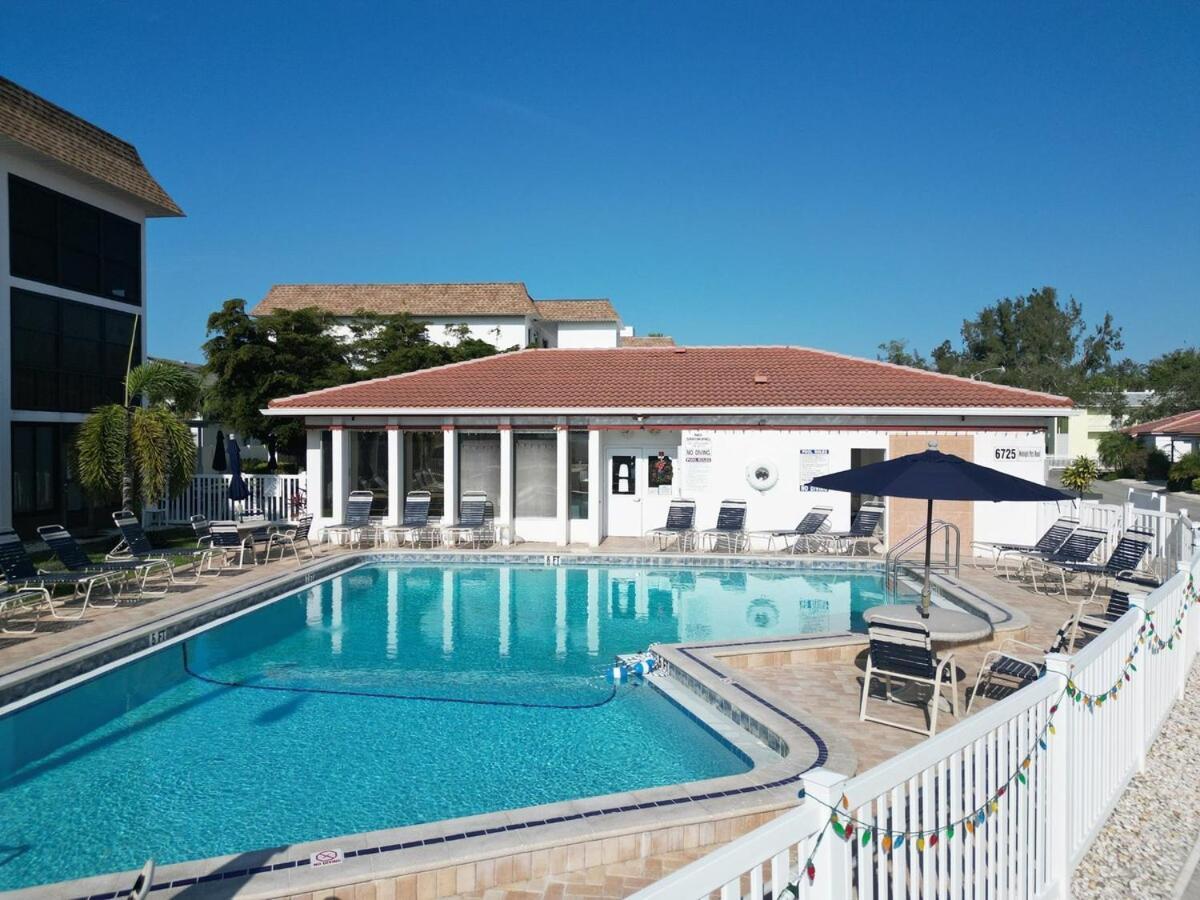 2 Bed 2 Bath Centrally Located On Siesta Key Sarasota Eksteriør billede